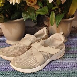 Bzees Women's Light Beige Slip-On Sneakers